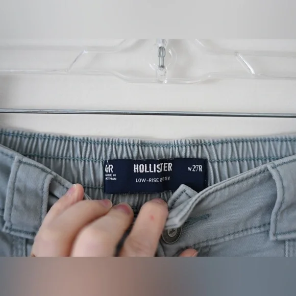 Hollister Women’s Light Gray Low-Rise Baggy Cargo Pants Sz 4R - Picture 3 of 16